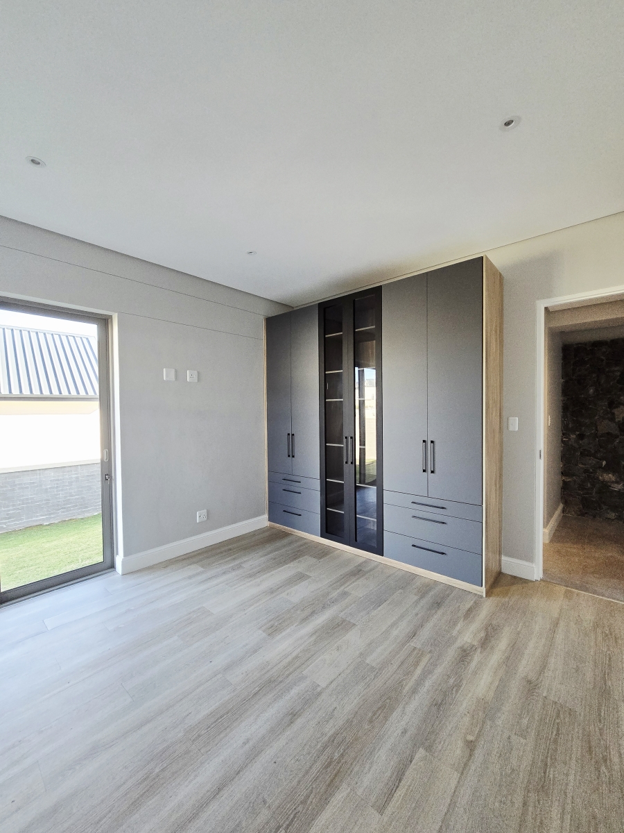4 Bedroom Property for Sale in Kingswood Golf Estate Western Cape